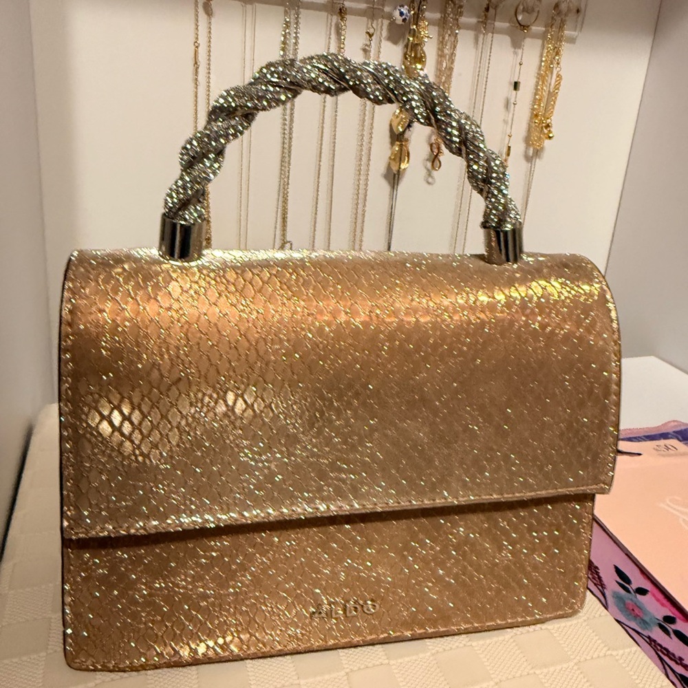Elegant Gold Handbag with Twisted Handle